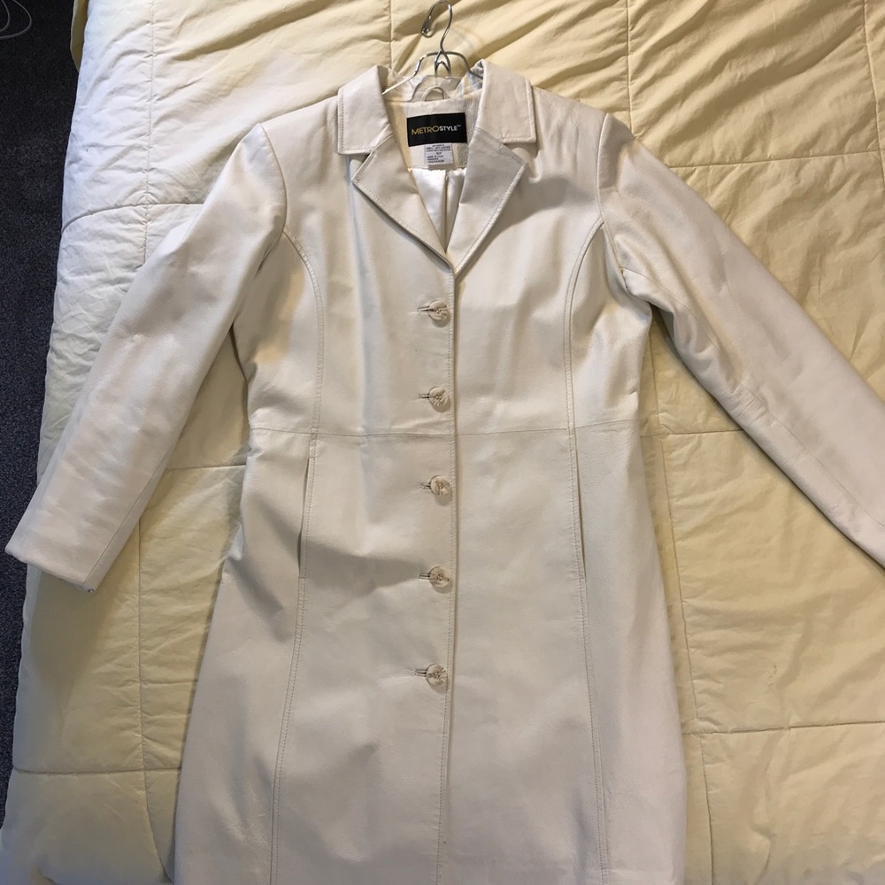 Metrostyle leather cream 10T coat.
